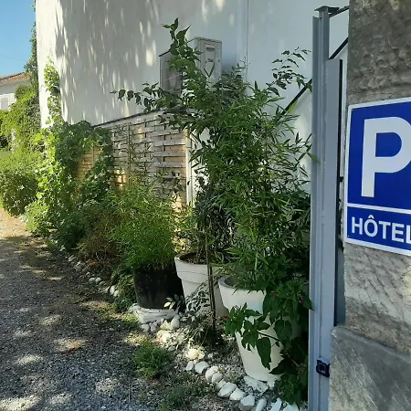 Hotel La Tour Des Fées 2*