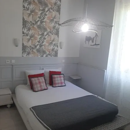 Отель La Tour Des Fees Quissac (Gard)