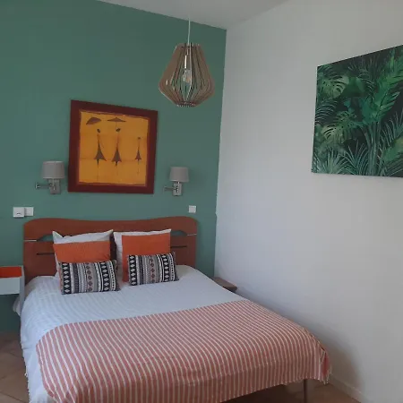 Hotel La Tour Des Fées 2*