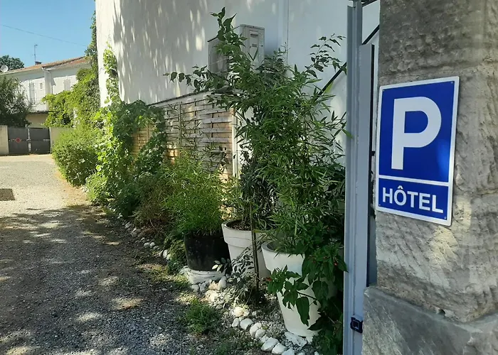 Отель La Tour Des Fees 2*